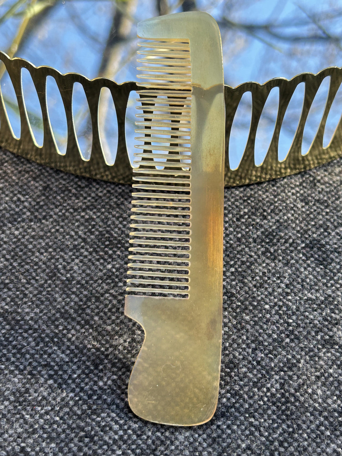 Peigne en corne à manche Essentiel M – 12,5 cm