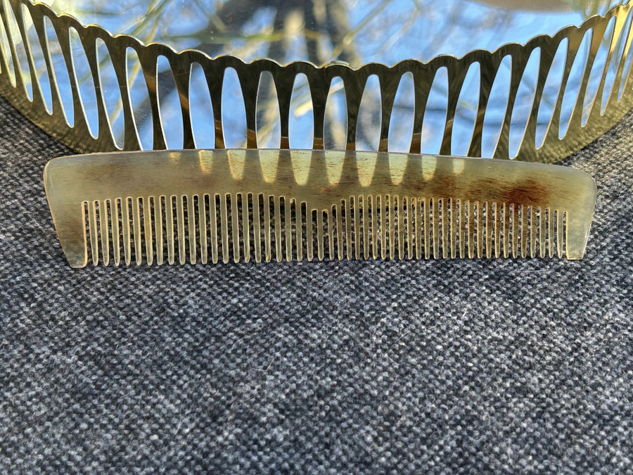 Peigne en corne naturelle Épure M – 15 cm