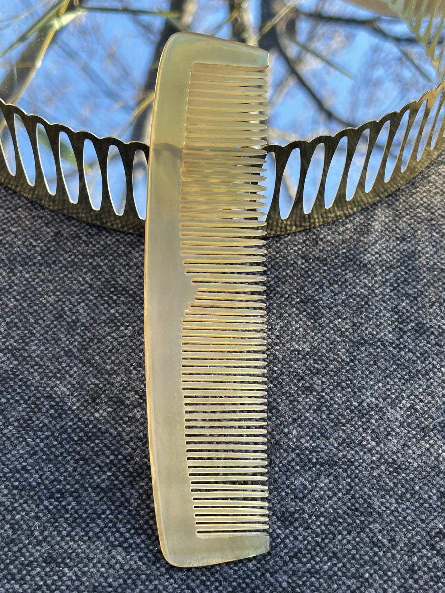 Peigne en corne naturelle Épure L – 18 cm